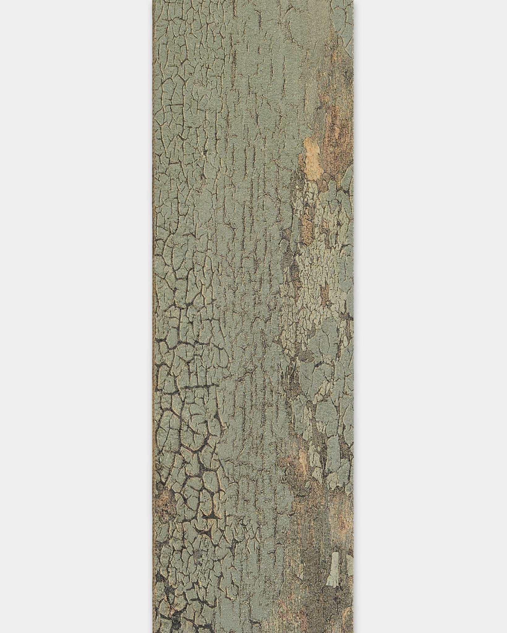Nærbilde av værbitt oxide grey tretekstur, egnet for WoodUpp Akupanel kantlist eller erstatningslameller i størrelsen 240 cm.